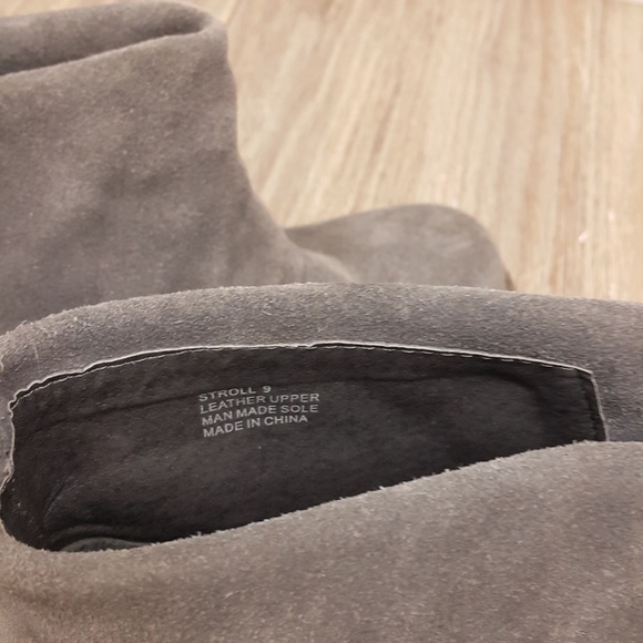 Zigi Soho gray suede sz 9 flat ankle boots EUC - Picture 3 of 5